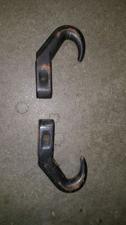 2 tow hooks