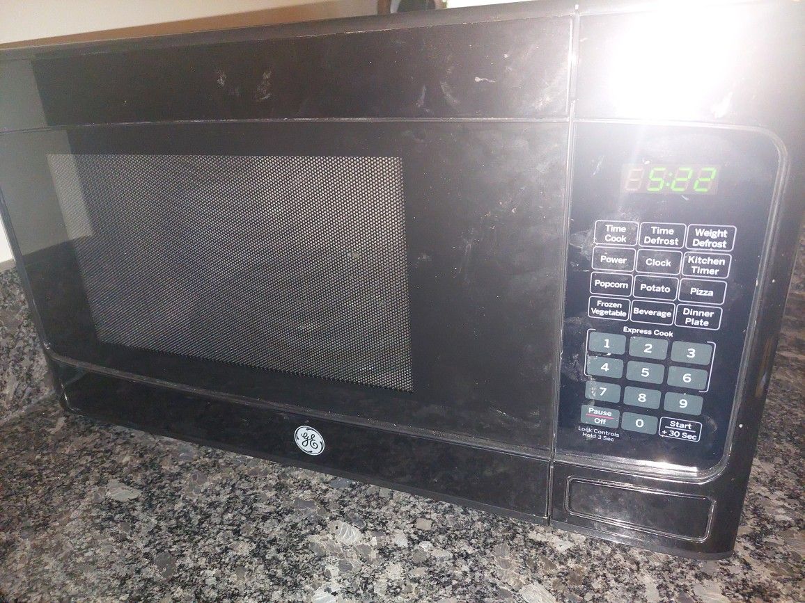 1.1 CU Ft. GE Microwave
