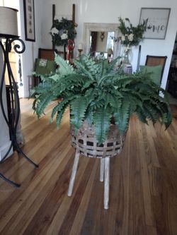 Plant basket with faux fern