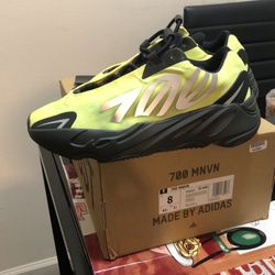 Size 8 Yeezy 700 MNVN