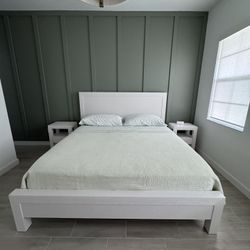 Pottery Barn Dillon King Size Bed With 2 Nightstands 