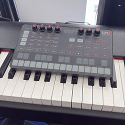 IK Multimedia UNO Analog Synth