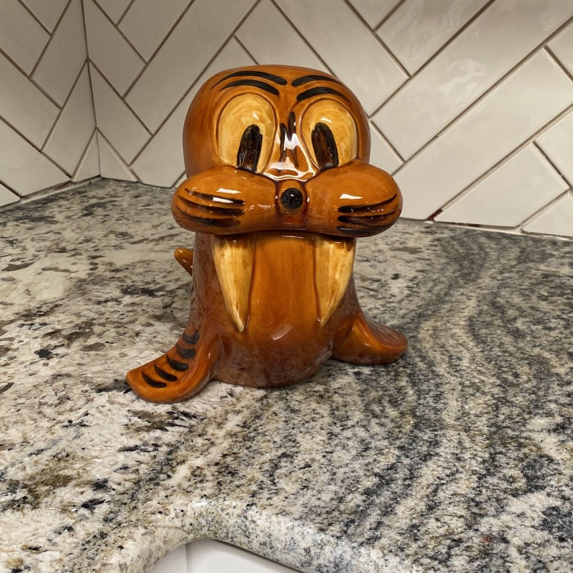 Vintage Wally The Walrus Cookie Jar for Sale in Los Lunas, NM