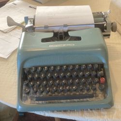 Underwood Olivetti Typewriter Studio 44 Barcelona Spain With Case