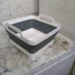 Collapsible Dish Basin & Sink Tub with Drain Plug – 2.4 Gal
