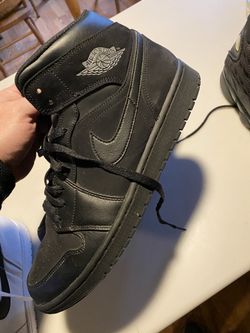Air Jordan 1 retro black on black