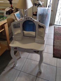 Little girls vanity