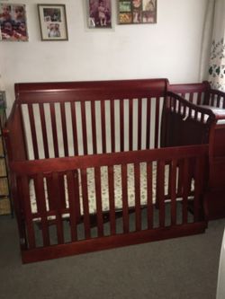 Crib With Rail Door