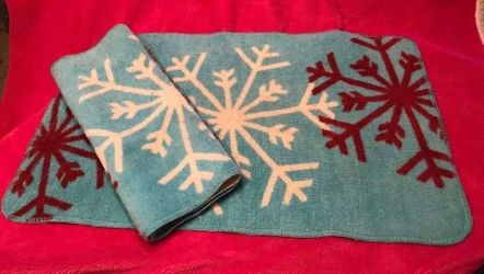 Christmas Snowflakes 30” x 18” Bath Mat Set Of 2 - 1 is NEW!