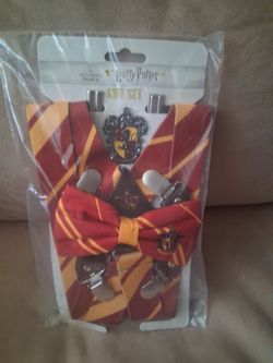 Harry Potter Gryffindor Pin, Suspenders & Bow Tie Gift Set