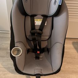 X2 Baby car seat used. Graco Brand!