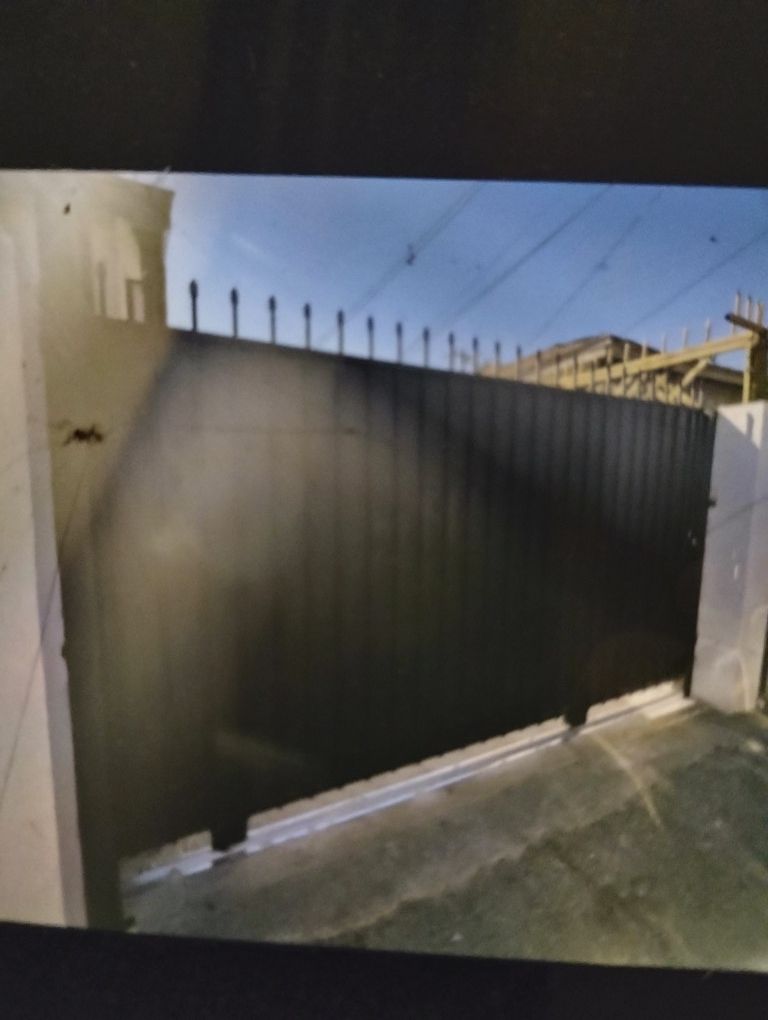 Slide Gate