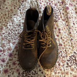 De Martens Size 7