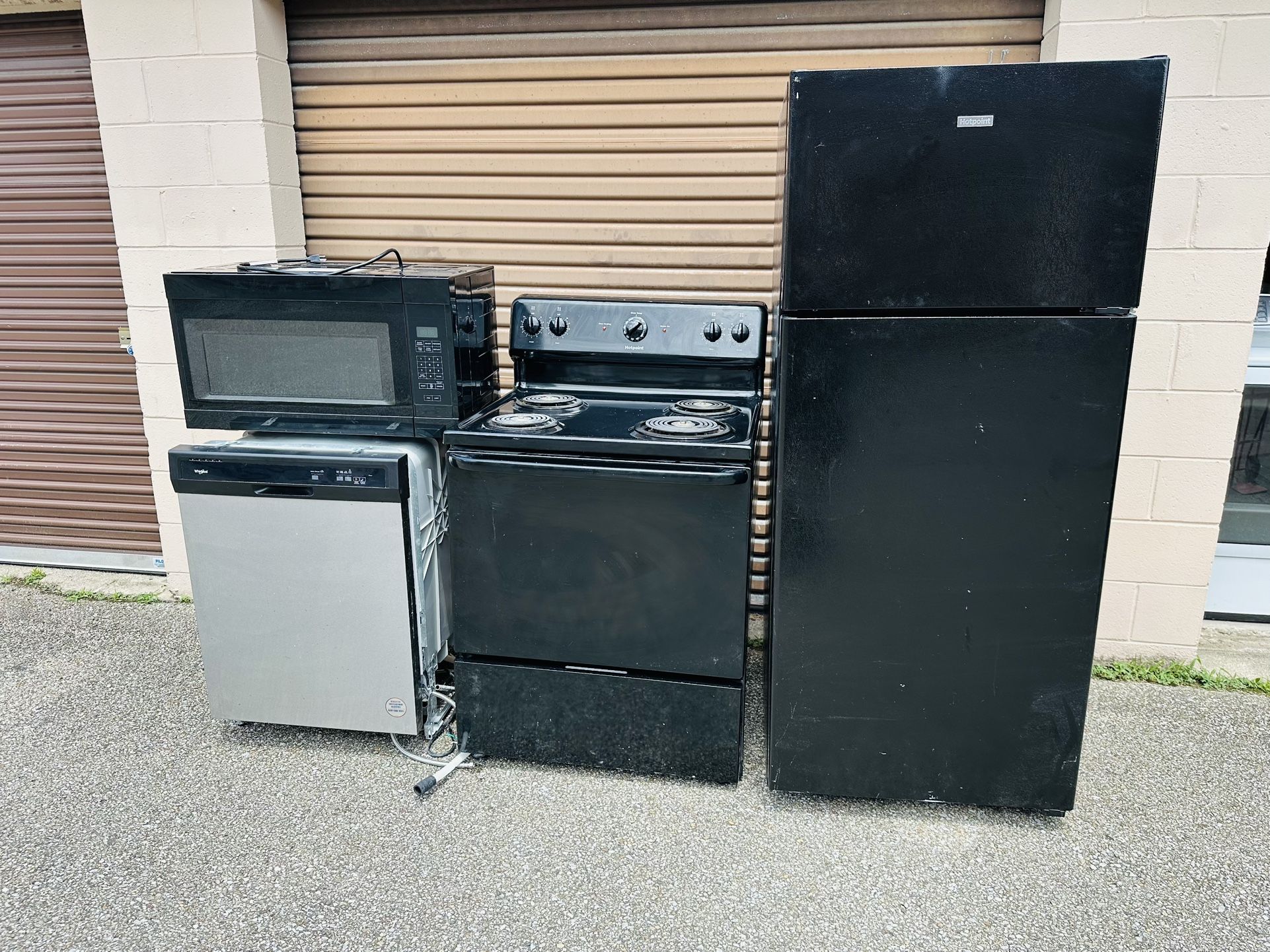 Kitchen Appliances - Fridge Stove Dishwasher Microwave