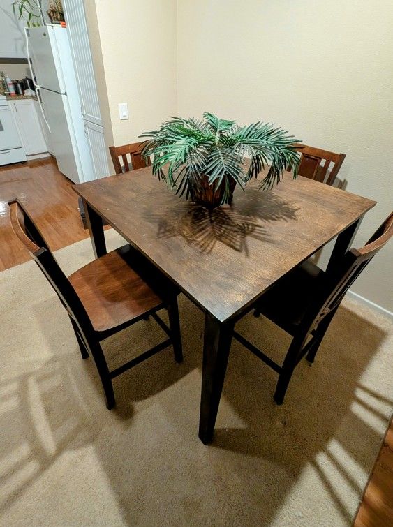 Breakfast Table With 4 Chairs