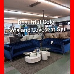 🚨 Beautiful Sofa And Loveseat Set 