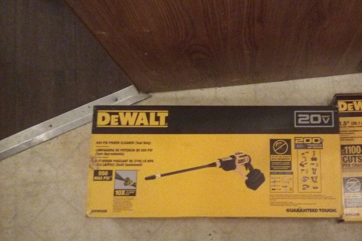 DEWALT 20V MAX 550 PSI Cordless Power Cleaner