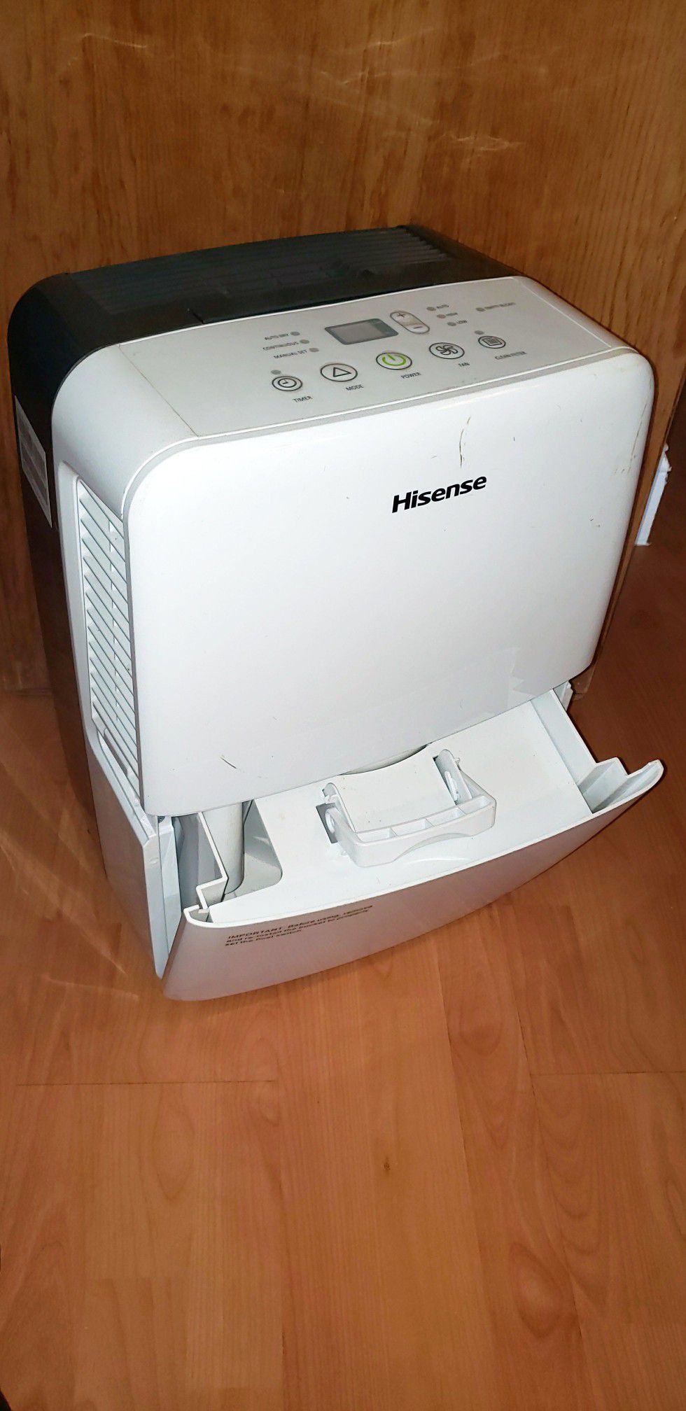 Whirlpool/Hisense Dehumidifier Portable on wheels, 35 Pints/day. All Automatic digital settings. Works Perfect
