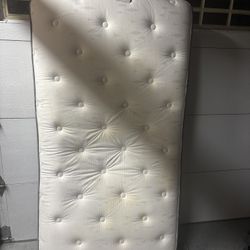 FREE – Simmons Beautysleep Twin/Single Mattressu