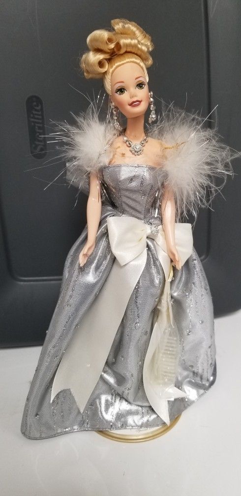 2000 Royal Silver Barbie