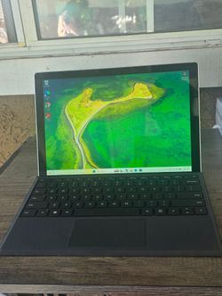 Microsoft Surface Pro 7 - i7 10th Gen / 16GB RAM / 512GB SSD + Kevboard