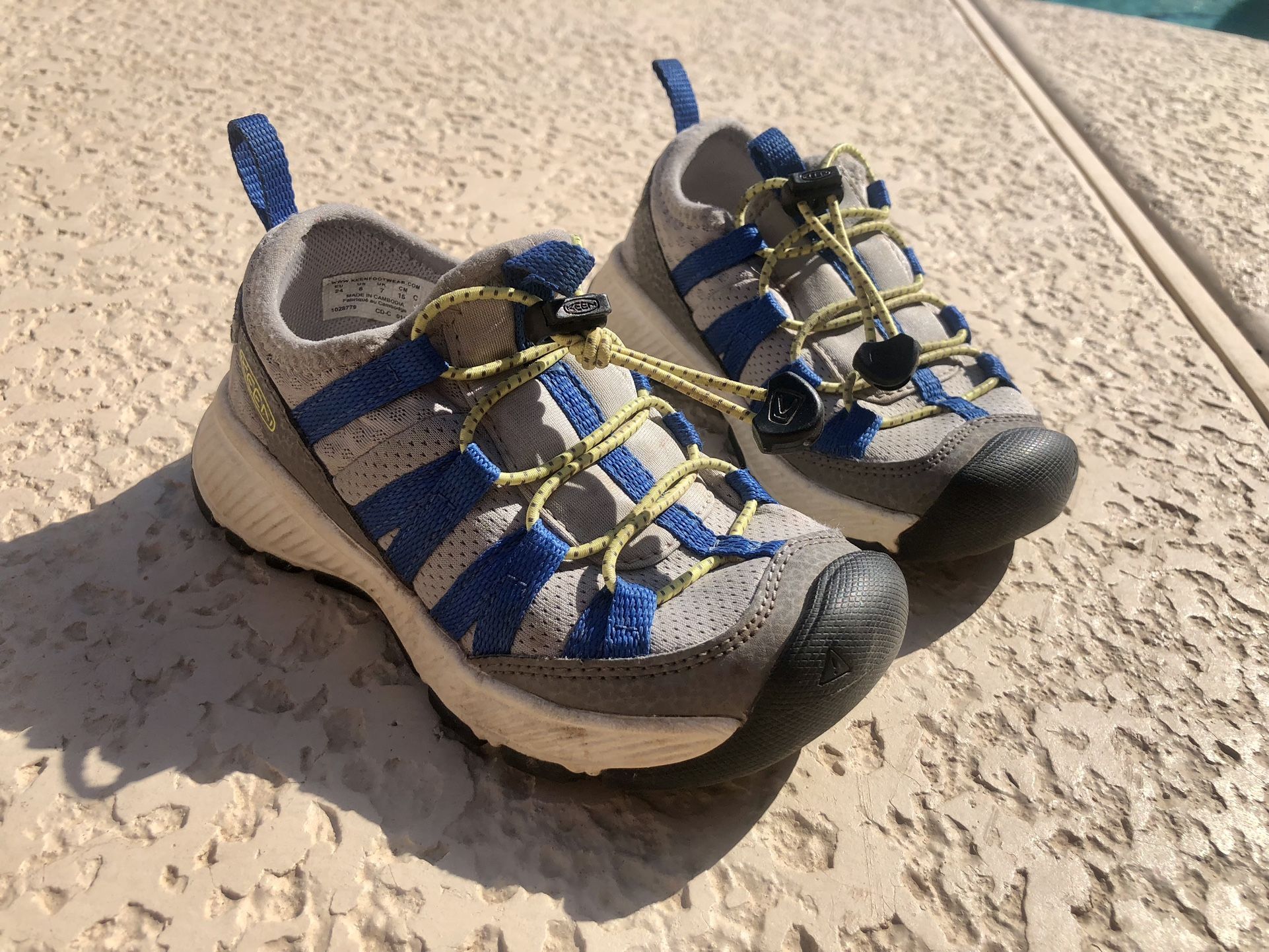 KEEN Toddler Hiking Shoes Sneakers Size 8 Girl or Boy