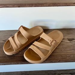 Woman’s Sandals Size 10