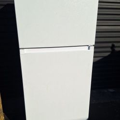 SMALL-MED. SIZE REFRIGERATOR 15CF(MADEA)