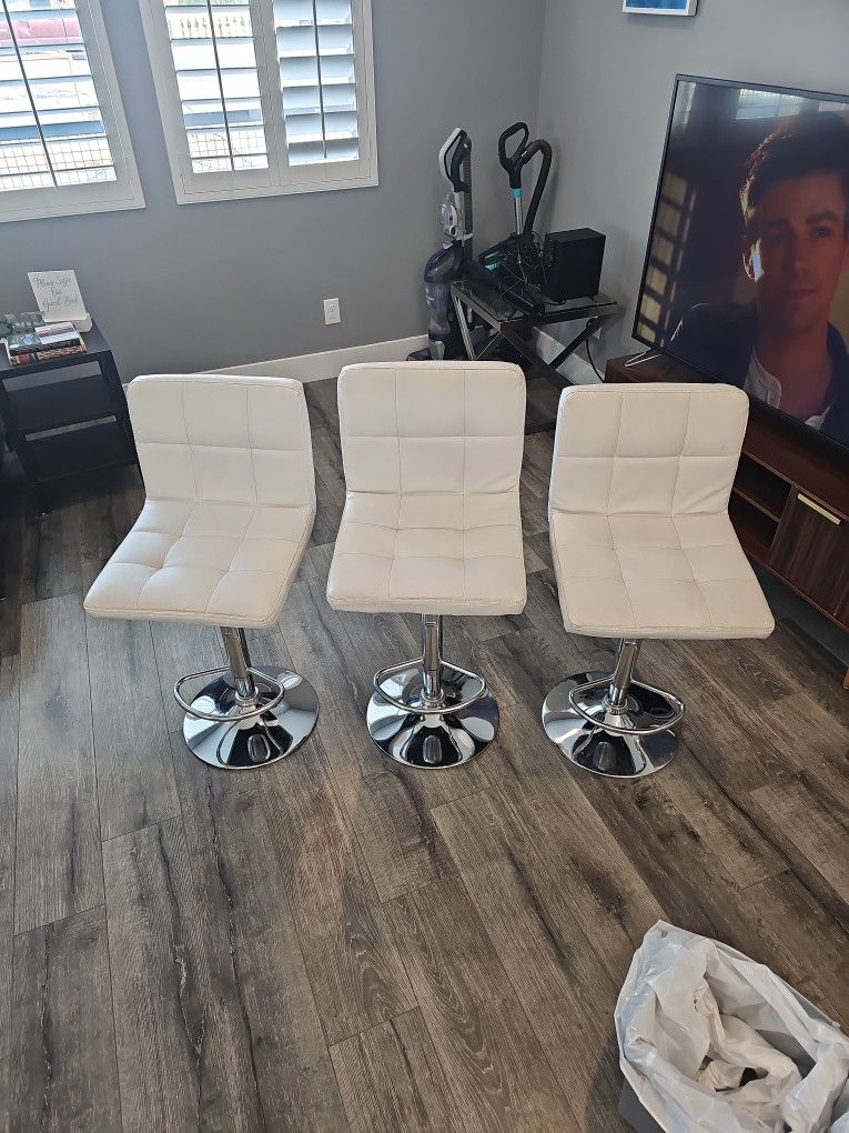 White Bar Stools (4)