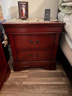2 WOODEN NIGHT STAND