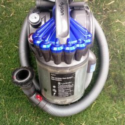 Dyson vacuum cleaner in good condition, everything works