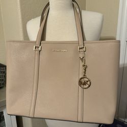 Michael Kors Tote And Wallet Set