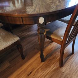 Dinning Table With Chairs