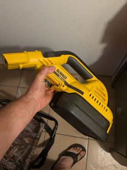 DeWalt vacuum