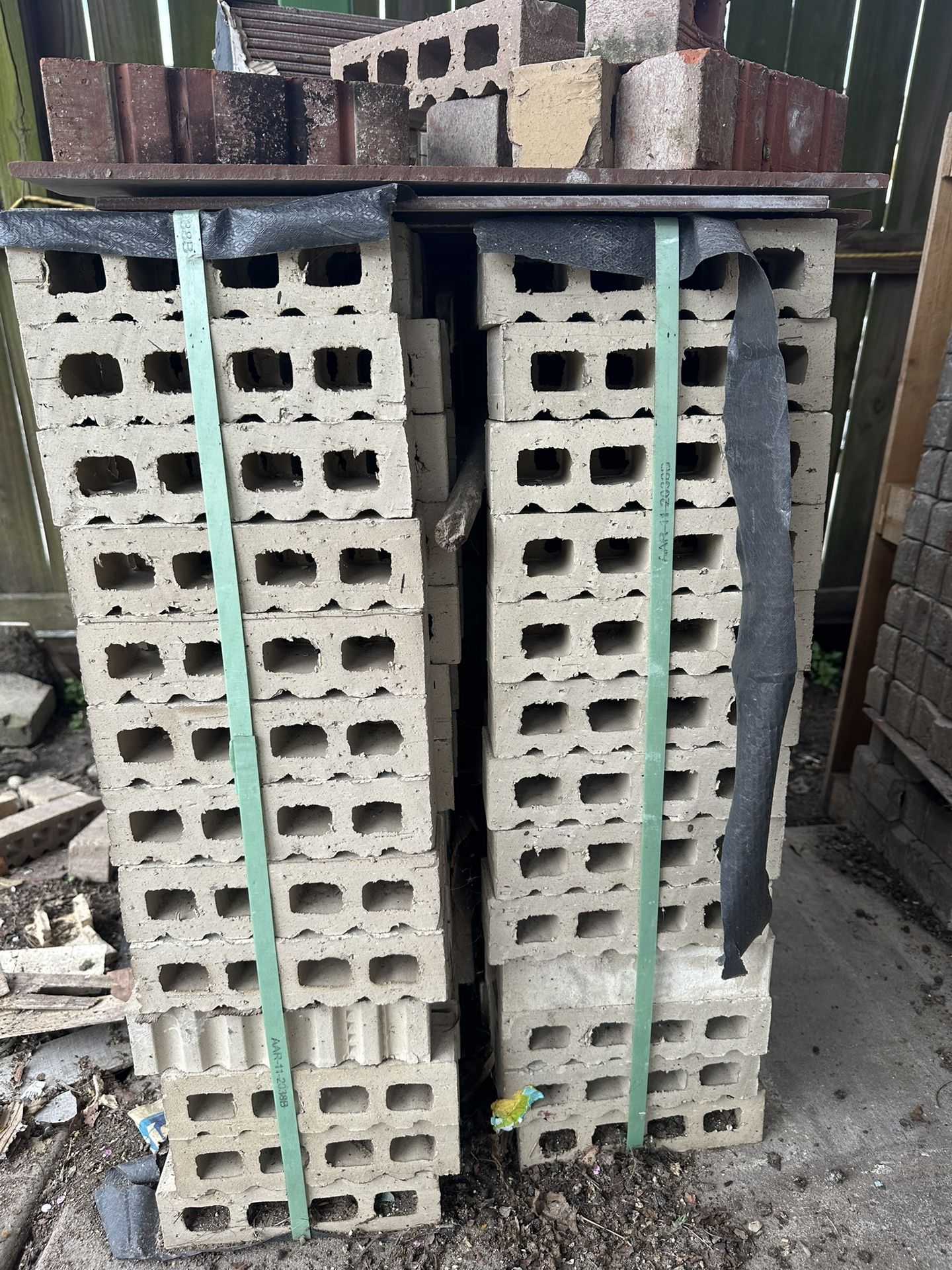 White/ Dark Brown Brick/ 1/105🧱