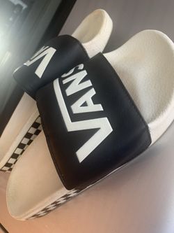 Vans slides SIZE 9 Men /10.5 in women’s