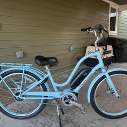 Electra Townie go 5i with bosch mid drive 4 modes of assist,hydraulic brakes,cafe lock,front and rear lights,rear rack,comes with keys and charger 2 m