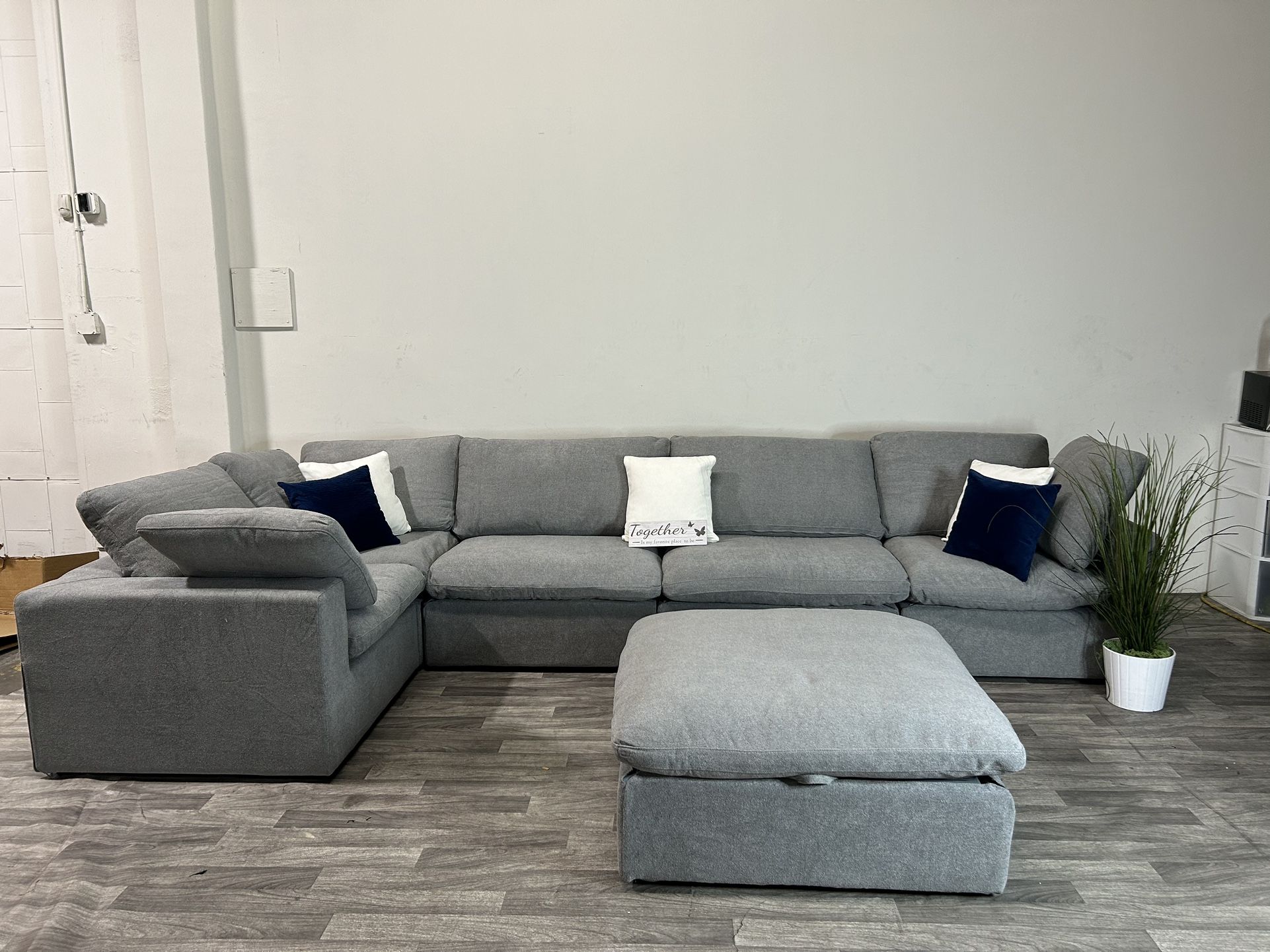 BRAND NEW IN BOX! Gray 6 Piece CLOUD Modular Sectional Couch (FREE DELIVERY 🚚)