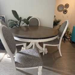Round Kitchen Table and Chairs