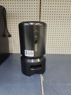Automatic pet feeder