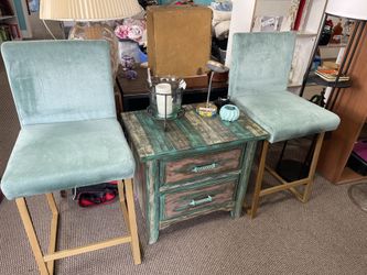 2 Bar Stools 