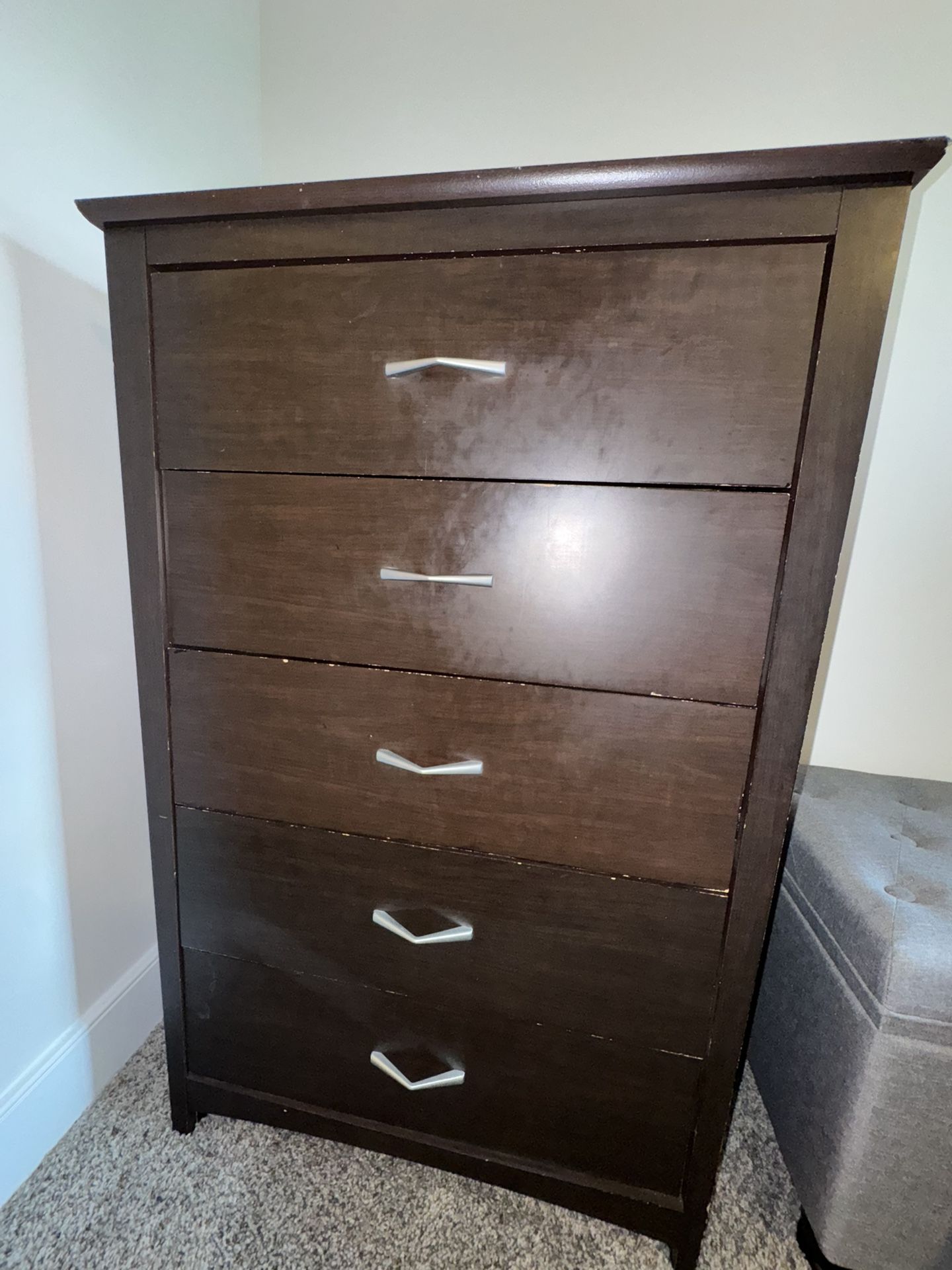 π Dark Wood 5-Drawer Dresser - Perfect for Any Room! π