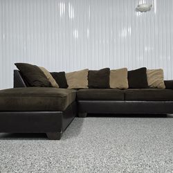 SECTIONAL COUCH WITH FAUX LEATHER FRAME - PILLOWS 