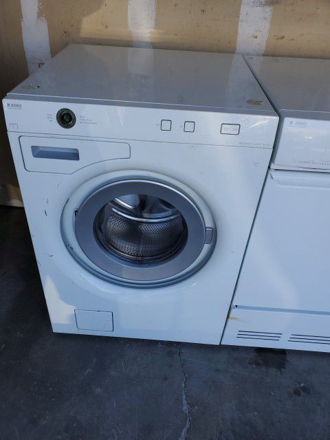 ASKO ELECTRIC WASHER AND DRYER 