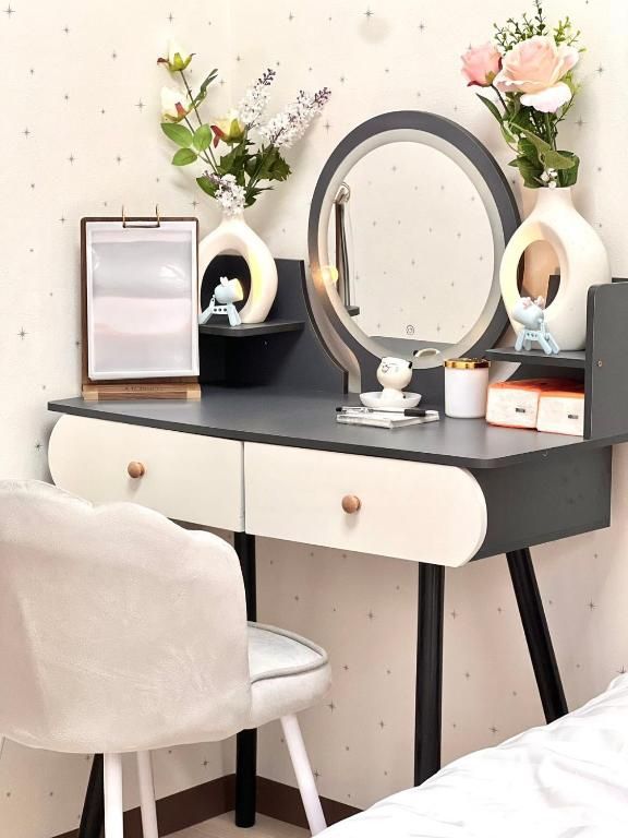 Makeup Vanity & Lighted Mirror, Drawers + Chair – Full Set