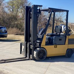 Forklift Caterpillar 6000 Lbs Capacity 2 Stage Traction Tires