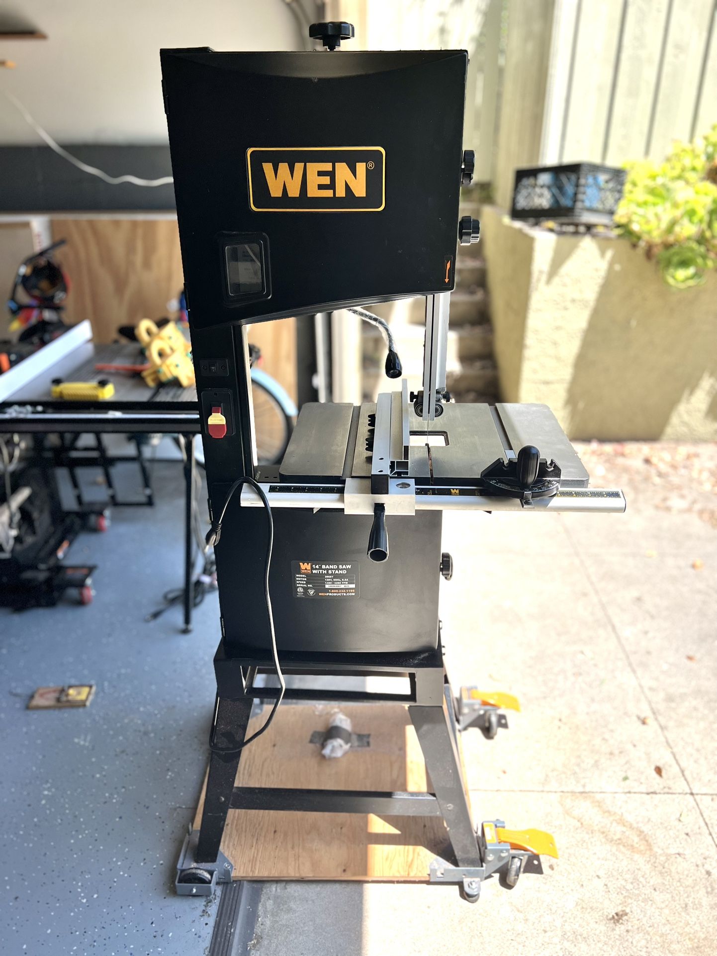 WEN 14-inch woodworking bandsaw with stand (WEN 3966T)