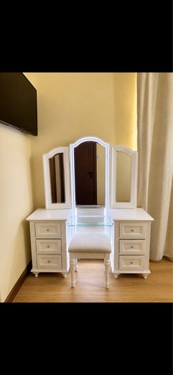 Elegant vanity
