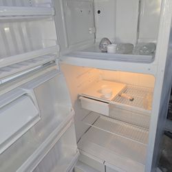 Hotpoint Fridge By General Electric Apt Size 28 By 64 High 