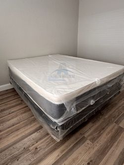 Queen mattress pillow top set with box spring (2pc - new)